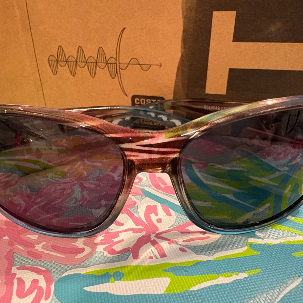 Women’s Costa Sunglasses - Picture 3 of 6